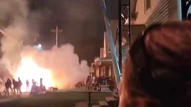Odpalenie fajerwerków w zamieszkałej dzielnicy to nie był dobry pomysł...