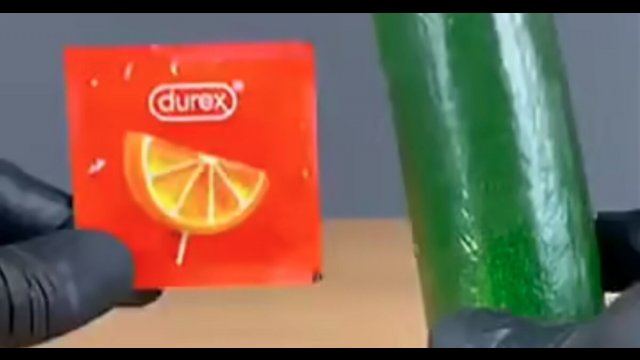 Wytrzymała gumka, czyli reklama wytrzymałości prezerwatyw durex [WIDEO]