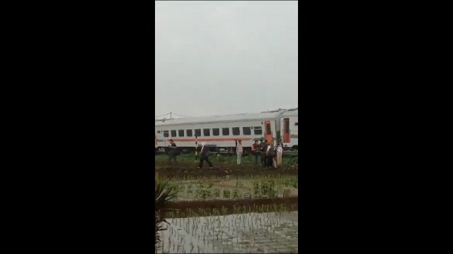 Koszmar w Indonezji. Doszło do czołowego zderzenia dwóch pociągów