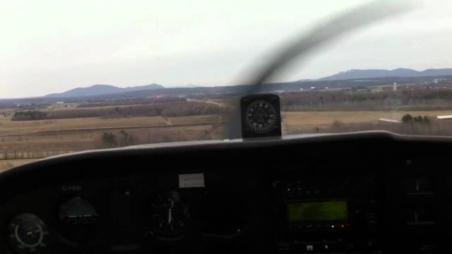 Awaryjne lądowanie samolotu na autostradzie