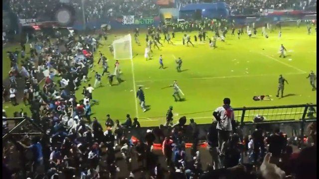 Indonezja. Zamieszki po meczu. Co najmniej 170 osób nie żyje, wielu rannych