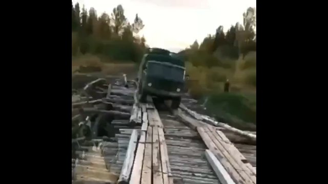 Ten most przecież wygląda na całkiem bezpieczny...