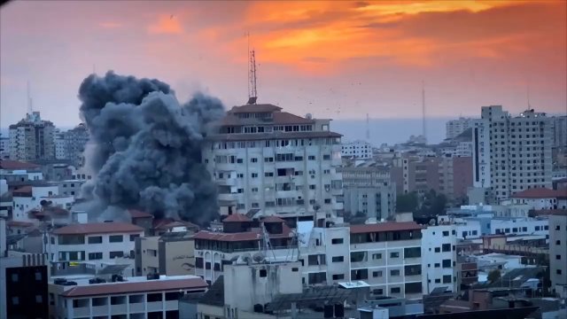 Pięć potężnym bomb JDAM-ER spadło na wieżowiec w Strefie Gazy [WIDEO]