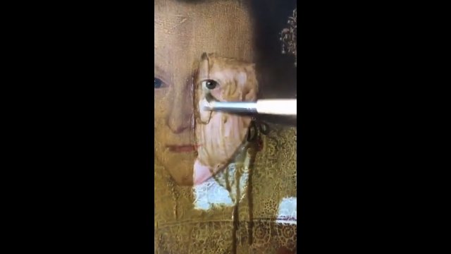 Zobacz, jak setki lat żółknącego lakieru usuwano z portretu szlachcianki namalowanego w 1617 roku