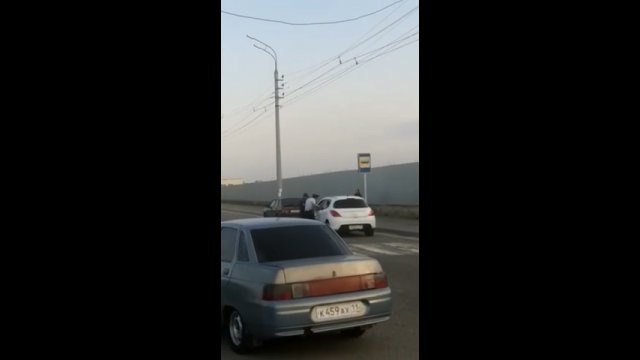 W Dagestanie mężczyźni są zatrzymywani przez policję i siłowo zbierani do wojska