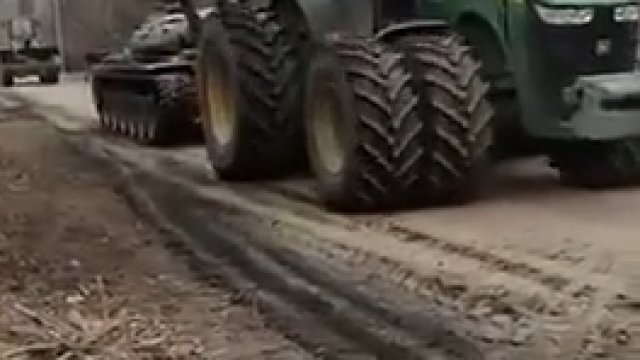 Ukraińscy rolnicy są na polowaniu.