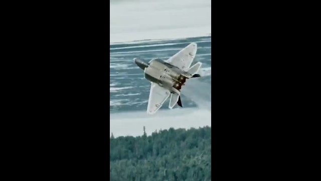 Popisy myśliwca F-22 Raptor nagrane w 1000 FPS