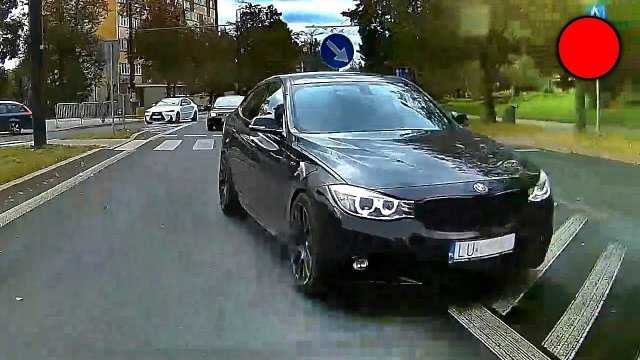 Kierowca BMW doprowadził do kolizji i uciekał z miejsca zdarzenia