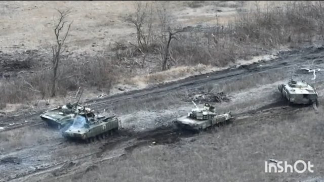 Rosyjski czołg znalazł się pod ciężkim ostrzałem