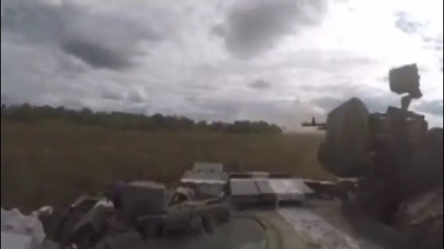 Ukraiński czołg eliminuje rosyjski BMP z małej odległości