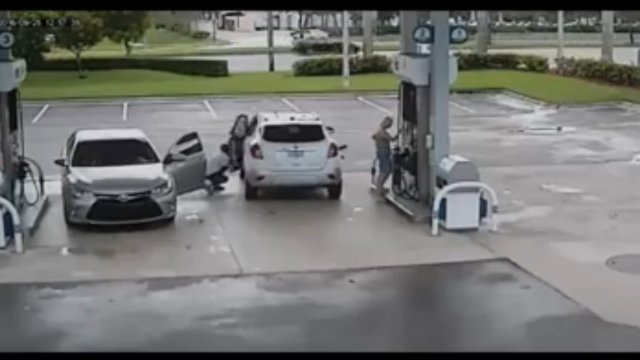 Ten filmik pokazuje, dlaczego należy bardzo uważać na stacji benzynowej!