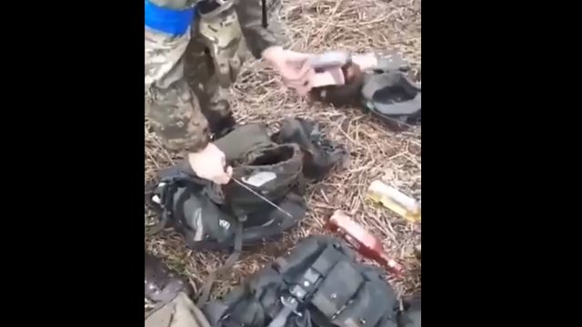 Przestraszeni rosyjscy żołnierze przebrali się w cywilne ubrania i uciekli