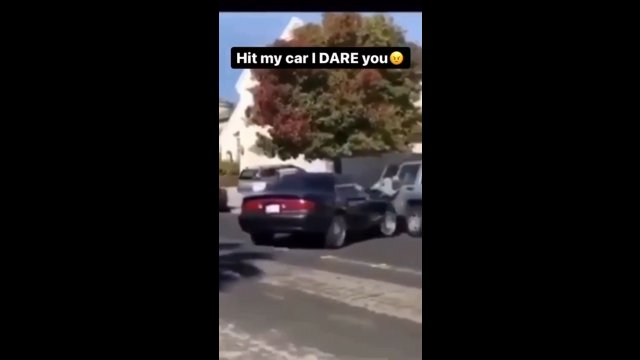 Facet prowokował kierowcę, po czym został przez niego przygnieciony samochodem