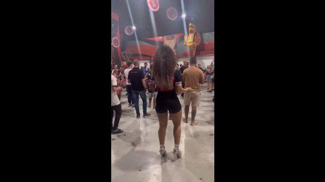 Tancerka z Rio i jej "mała" rozgrzewka przed karnawałem [WIDEO]