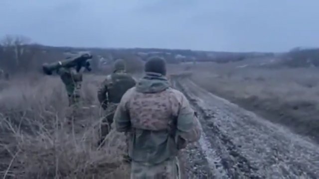 Filmik pokazujący użycie przeciwpancernego systemu rakiet FGM-148 Javelin przez Ukraińców