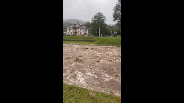 Są nagrania z Lądka-Zdroju. Mieszkańców czeka powtórka "powodzi tysiąclecia"?