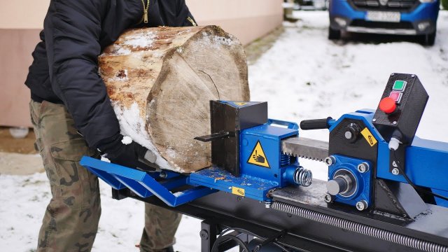 Maszyna do rozbijania kawałków kłód drewna - Made in Poland