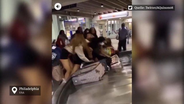 Wielka bójka przy odbiorze bagażu na lotnisku. Nikt nie chciał czekać w kolejce [WIDEO]