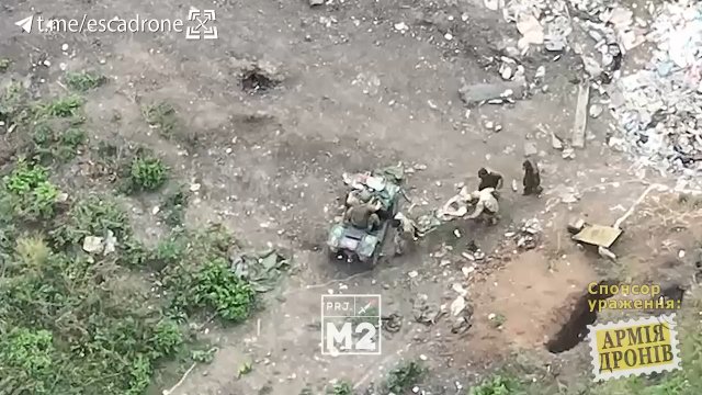 Ukraińskie drony wciąż nękają Rosjan. Trafiono pojazd przewożący rannych żołnierzy [WIDEO]