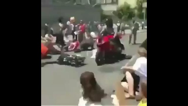 Motocyklista nie zamierzał zatrzymywać się przed protestującymi