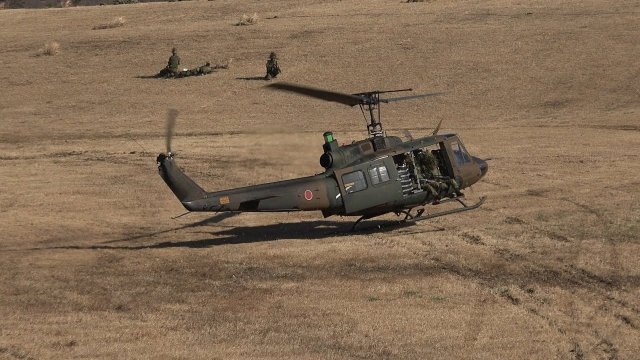 Chińskie wojsko próbuje desantu z helikoptera