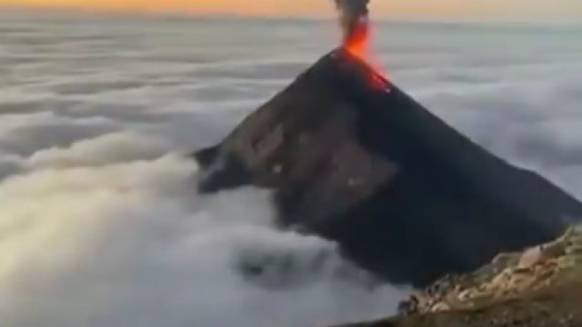 Wybuch wulkanu Fuego w Gwatemali