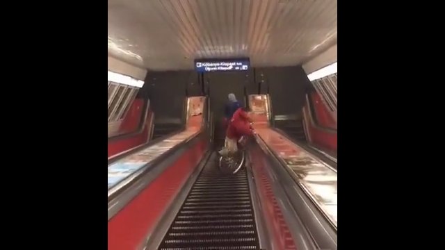 Przejażdżka schodami metra
