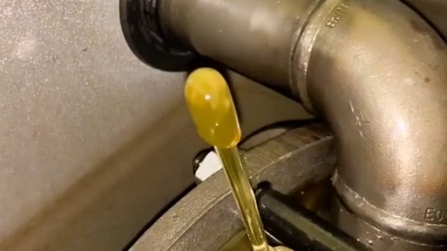 Wyciek oleju pod ciśnieniem
