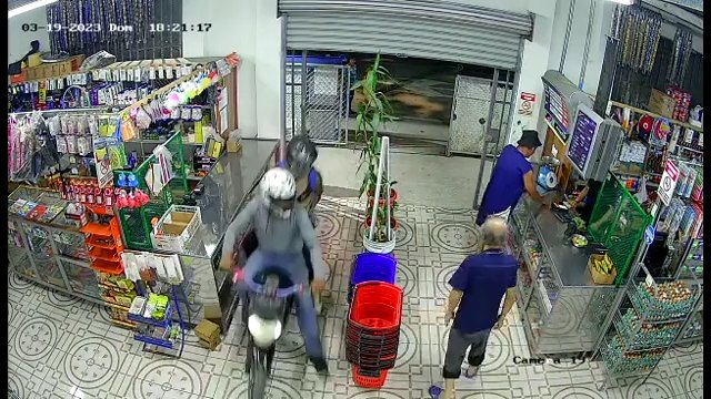 Wjechali motocyklem do sklepu w Kostaryce. Napad trwał... 18 sekund