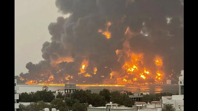 Wielki pożar i słup dymu nad miastem. Izrael uderzył w Jemen
