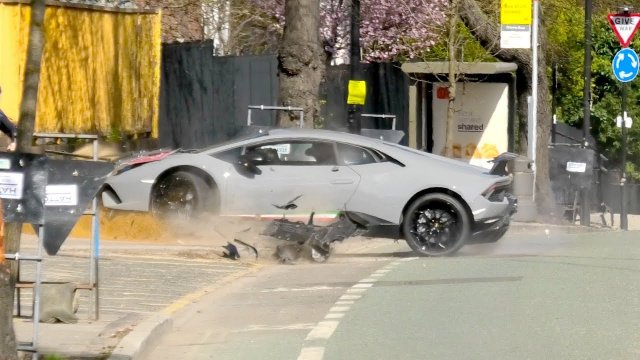 Kierowca Lamborghini stracił panowanie nad samochodem podczas popisów...