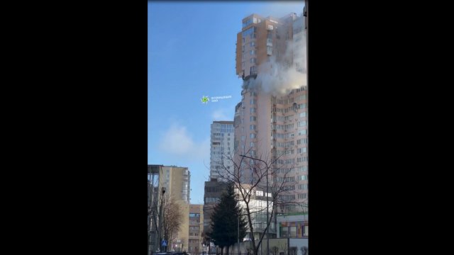 Rakieta uderzyła w blok mieszkalny w Kijowie(Zhulyany)