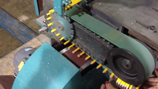 Maszyna do ostrzenia sporej liczby ołówków