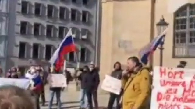 Kacapy w Niemczech protestują przeciwko przyjmowania uchodźców z Ukrainy