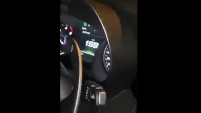 Pędził ponad 160 km/h w terenie zabudowanym i trafił na rondo