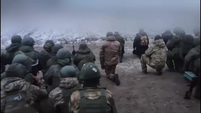 Rosyjscy żołnierze wspólnie modlili się przed szturmem na Awdijiwkę