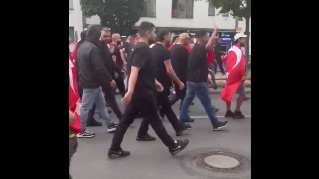 Turcy w Niemczech skandują "Nie chcemy uchodźców w naszym kraju" [WIDEO]