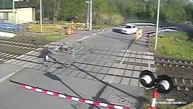 Radziwiłłów k. Skierniewic: Wypadek na przejeździe kolejowo-drogowym