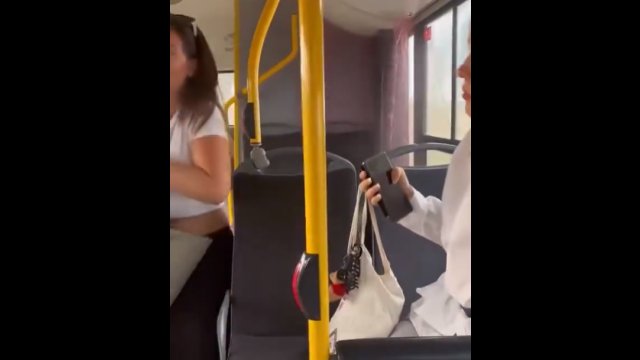 Wrzący płyn chłodniczy wylewał się na głowy pasażerów autobusu w Poznaniu [WIDEO]