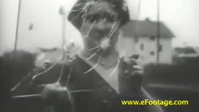Testowanie kuloodpornego szkła w latach 30.
