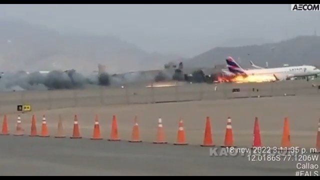 Startujący samolot uderzył w wóz gaśniczy na lotnisku. Nie żyje dwóch strażaków
