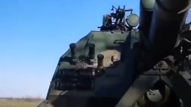 Porzucone rosyjskie działo samobieżne Msta-S 152 mm znalezione na obrzeżach Mikołajowa