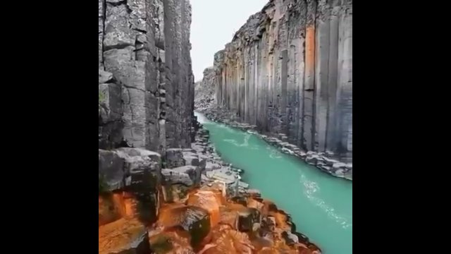 Bazaltowy Kanion na Islandii sprzed 2 milionów lat. Pozostałość po epoce lodowcowej [WIDEO]