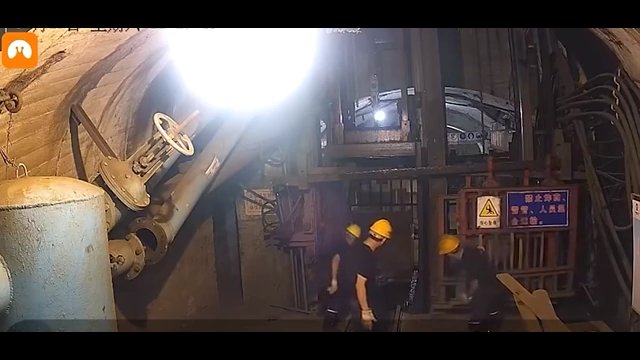 Trzej chińskich pracowników kopalni zostało zmiażdżonych po awarii windy