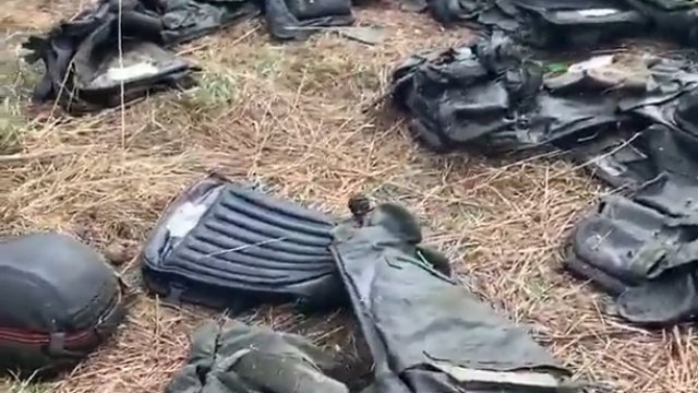 Rosyjscy żołnierze porzucili swój sprzęt i uciekli przez rzekę