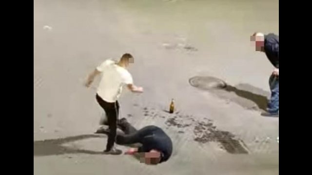 Obywatel Ukrainy skatował dwóch Polaków. Brutalnie kopał po głowie... [WIDEO]