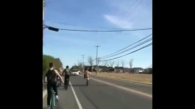 Chłopak na rowerze jechał na czołówkę. Kierowca nie zamierzał ryzykować swojego życia