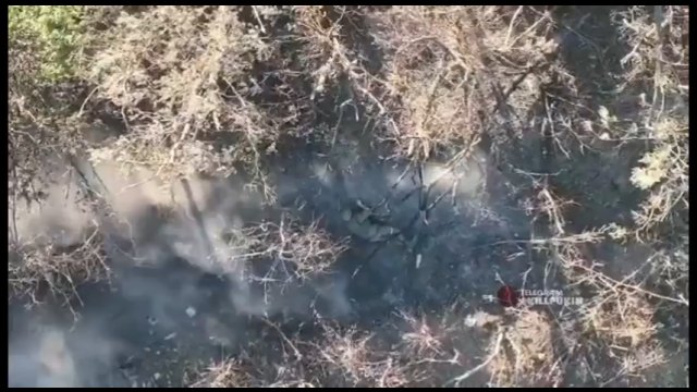 Ukraiński dron zrzucił materiał wybuchowy na leżącego rosyjskiego żołnierza