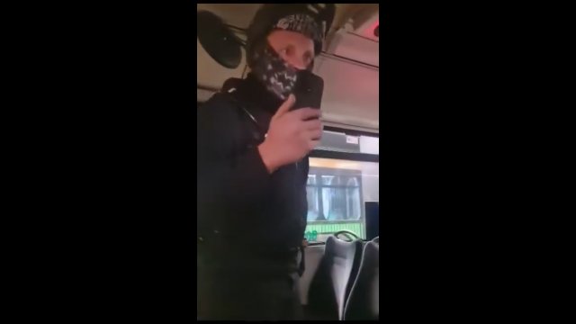 Kierowca autobusy nie chciał zabrać rowerzysty i został przez niego zaatakowany