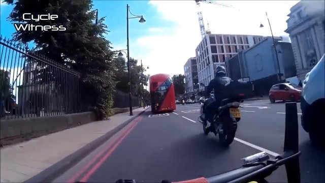 Wkurzył go kierowca autobusu, więc postanowił zrobić odwet...